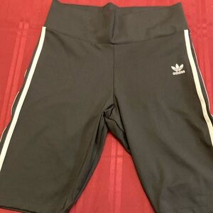 Women’s Adidas short tights/ work out shorts